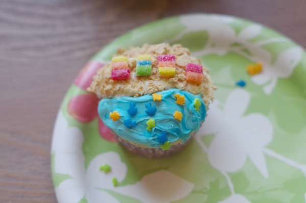 Kids are going to love making these beach themed cupcakes. They are the perfect dessert treat for a summer , beach or pool party and will look fantastic when displayed on the food table. The kids will enjoy making these cupcakes just as much as they will enjoy eating them. Have fun in the kitchen with this super easy to follow tutorial. Kids are going to love making these beach themed cupcakes. They are the perfect dessert treat for a summer , beach or pool party and will look fantastic when displayed on the food table. The kids will enjoy making these cupcakes just as much as they will enjoy eating them. Have fun in the kitchen with this super easy to follow tutorial.
