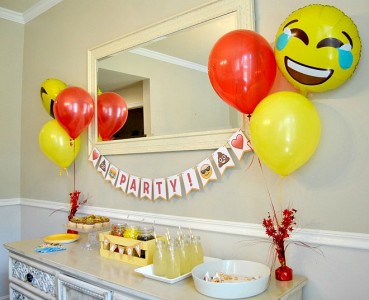 Easy &amp; Popular Emoji Party Package With Free Printables