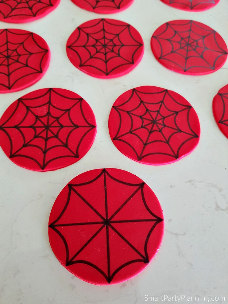 Outer webbing on spidermans face Outer webbing on spidermans face