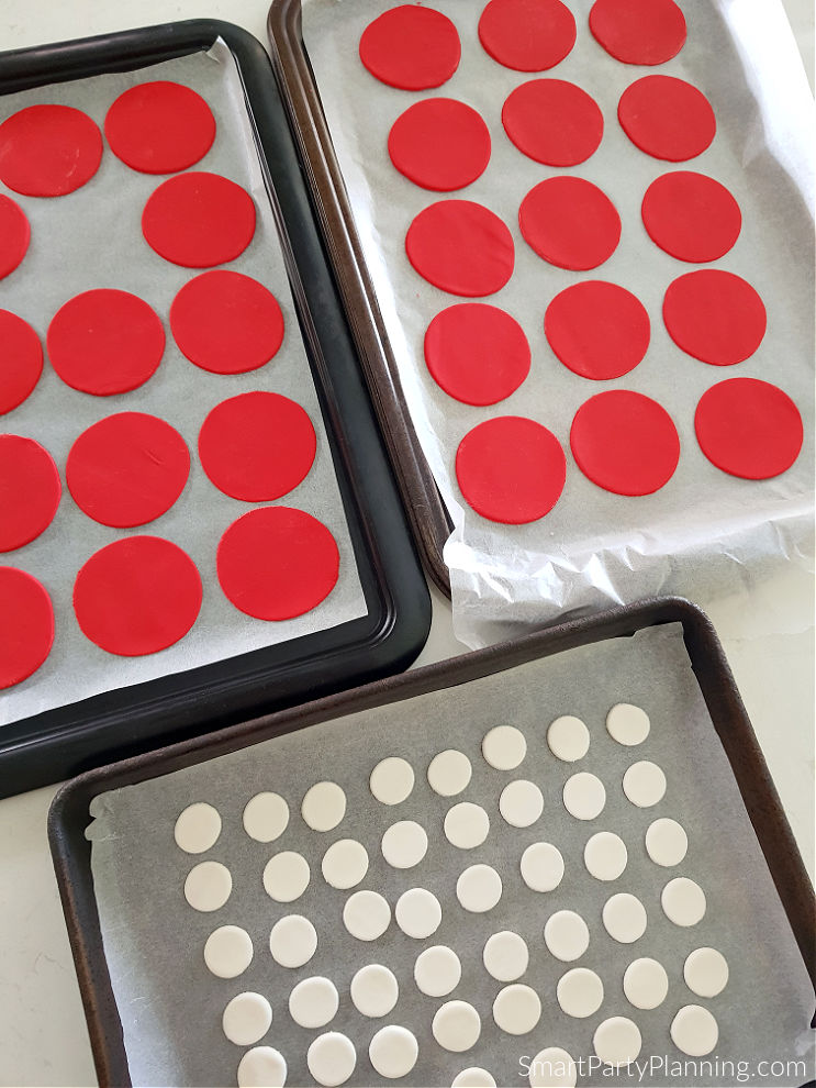 Spiderman Fondant cupcake topper bottoms Spiderman Fondant cupcake topper bottoms