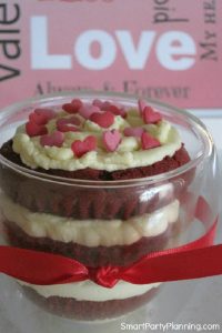 Single-red-velvet-cupcake-with-cream-cheese-frosting (1)