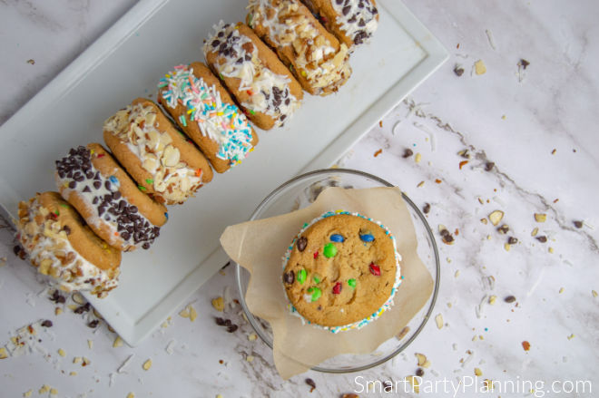 Selection-of-MnM-ice-cream-sandwiches-on-a-plate