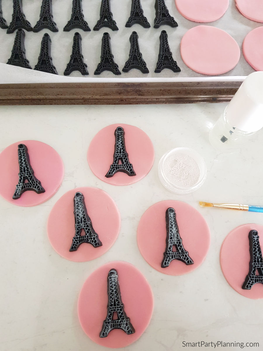 Eiffel tower placed onto fondant discs