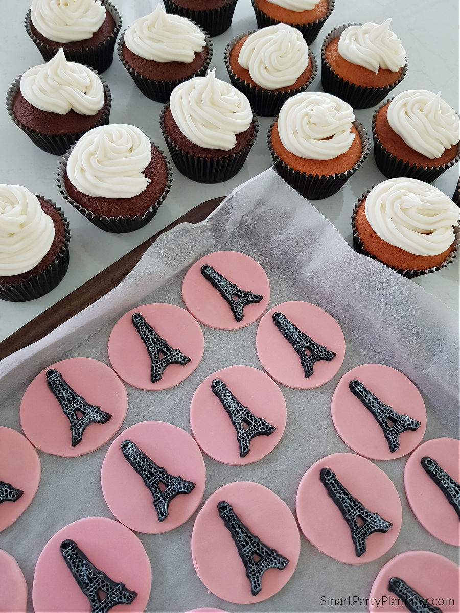 Cupcakes and Parisian fondant toppers