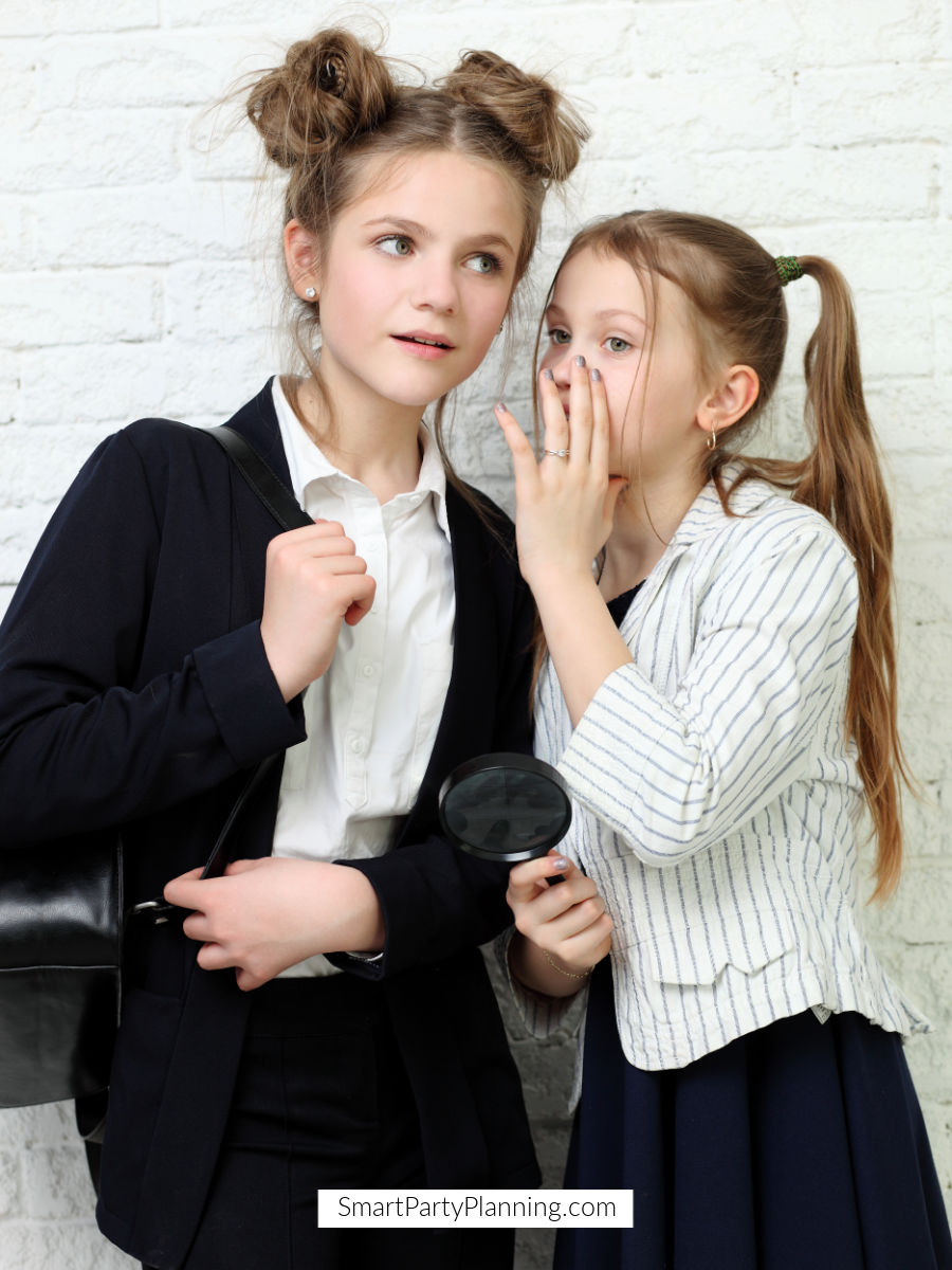 Teenager girl murder mystery party Teenage girls working out a mystery